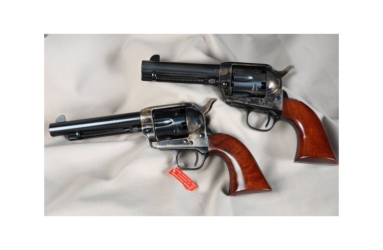 .44 HEGE-Uberti Revolver (4 3/4") aus b. Revolver geschl.