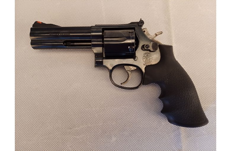 Smith & Wesson Mod. 586-3 4“ Kal..357Mag aus